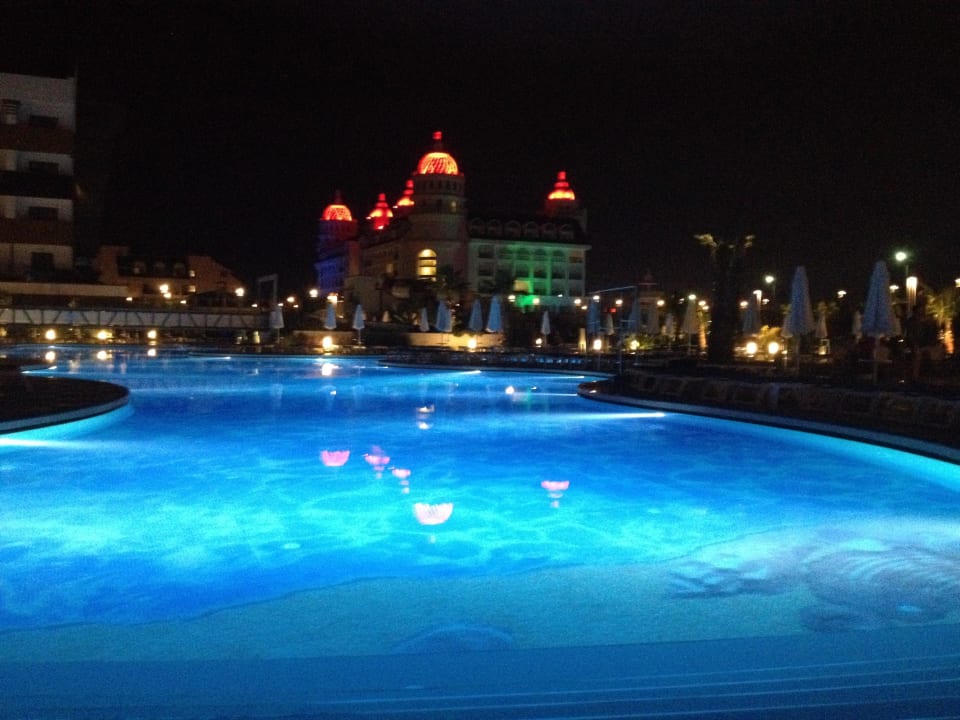 Pool bei Nacht Terrace Elite Resort
