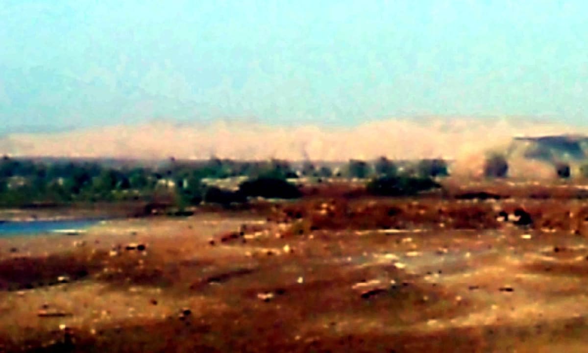 Aussicht vom Strand auf die Wüste Three Corners Equinox Beach Resort