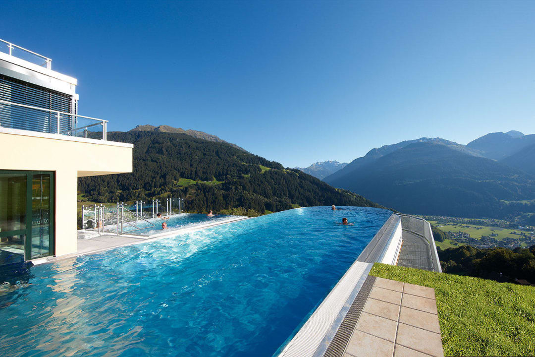 Der Panorama-Skypool Hotel Fernblick Montafon