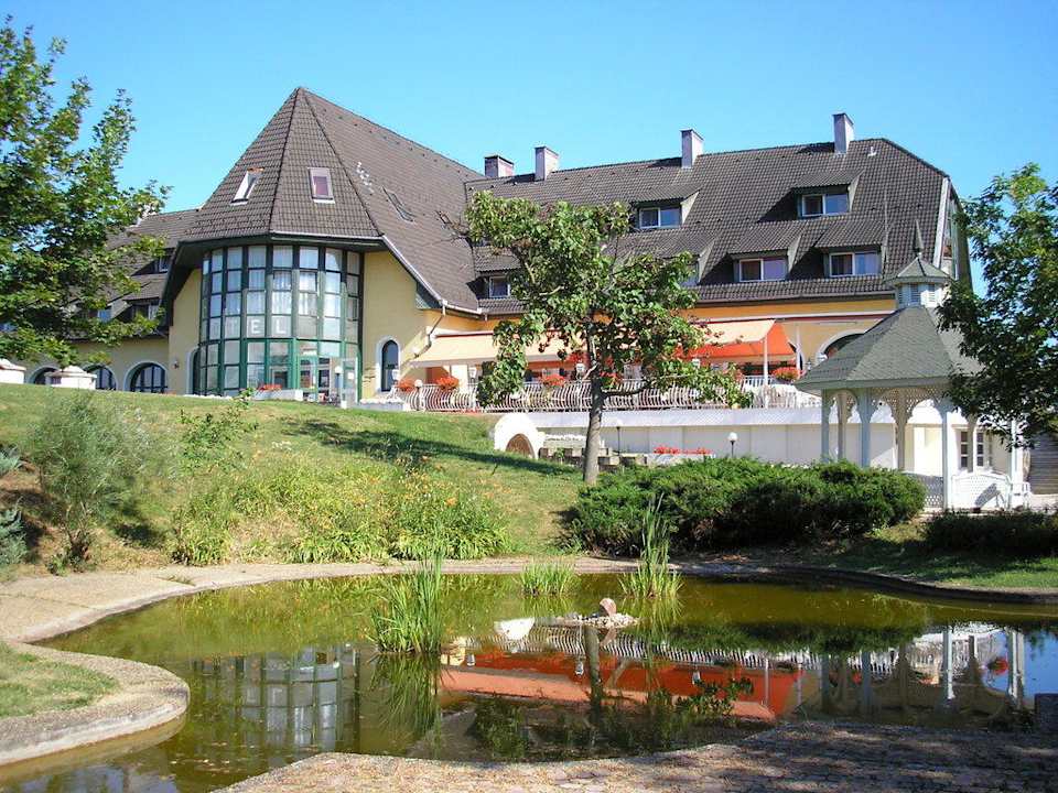 Blick auf die Vorderseite des Hotels Hotel Familia