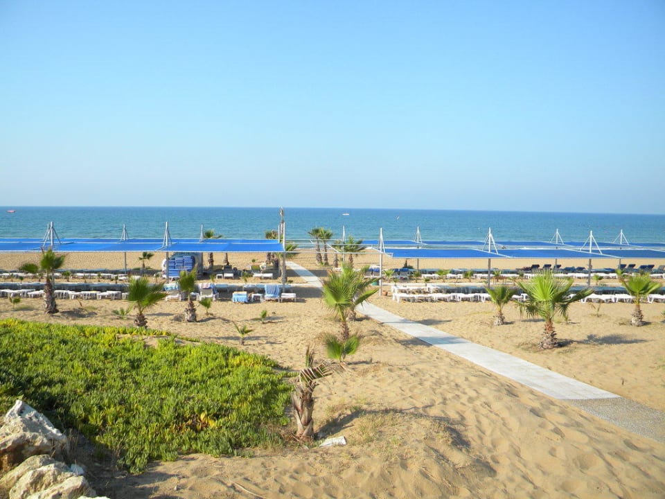 Strand Club Grand Side