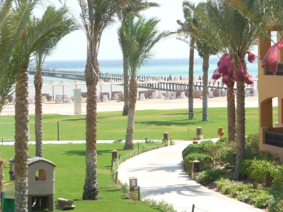 Gartenanlage mit Blick auf den Strand Stella Beach Resort & Spa Makadi Bay