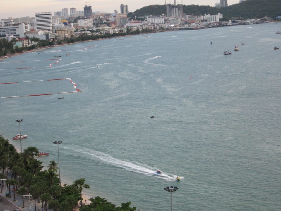 Wassersportmöglichkeiten direkt vor der Tür Hotel Holiday Inn Pattaya