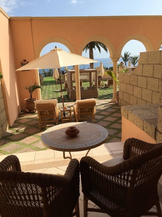 Blick auf die Terrasse im 2. Stock JOIA El Mirador by Iberostar
