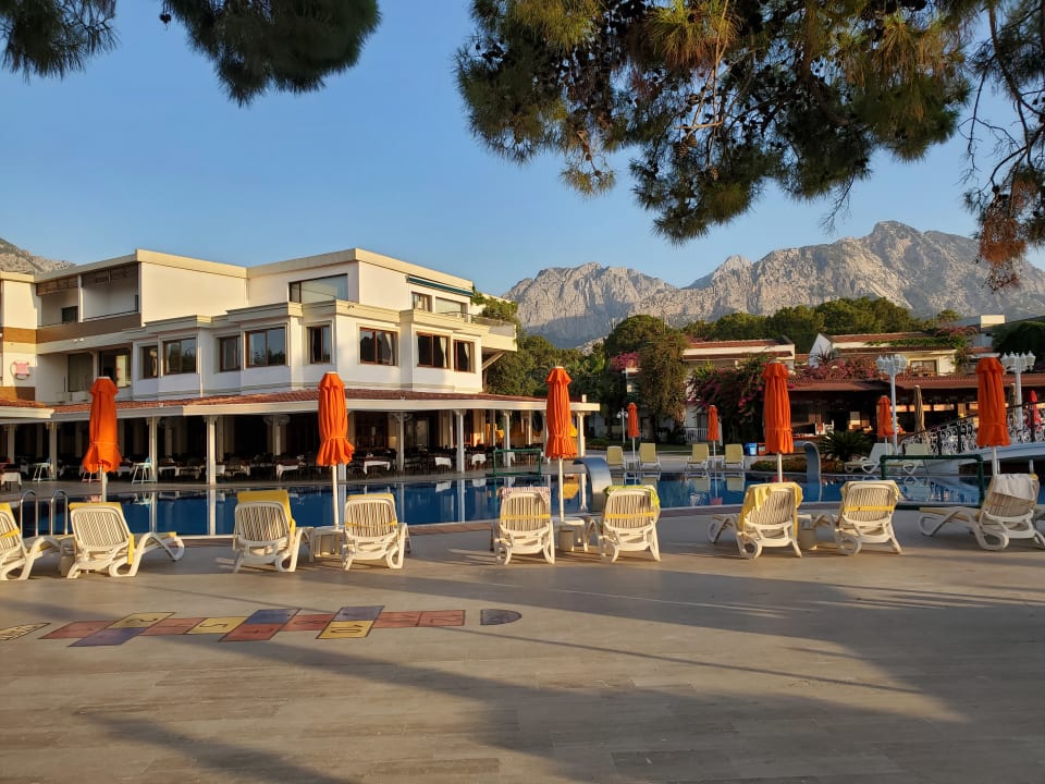 Pool Club Boran Mare Beach