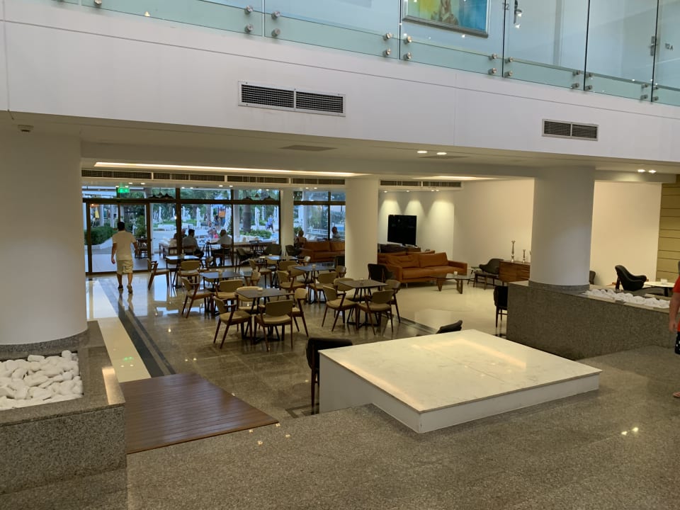 Lobby Crystal Springs Beach Hotel