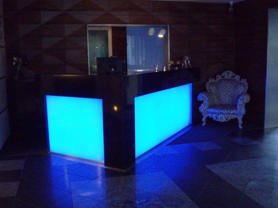 Foyer am Abend Avidon Art & Design Hotel