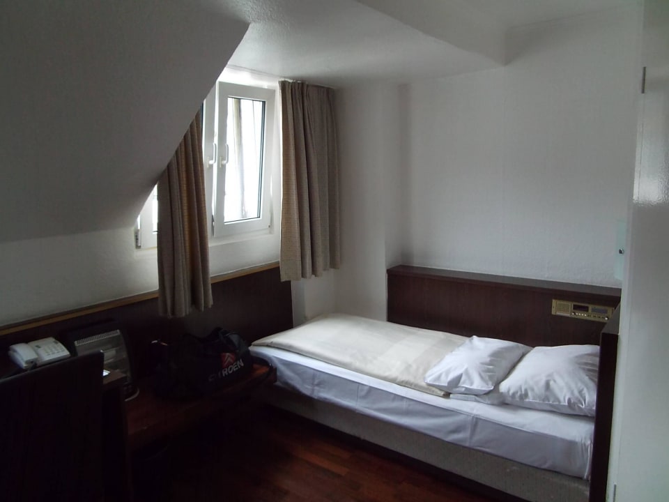 Zimmer 245 Boutique 003 Köln am DOM, Trademark Collection by Wyndham