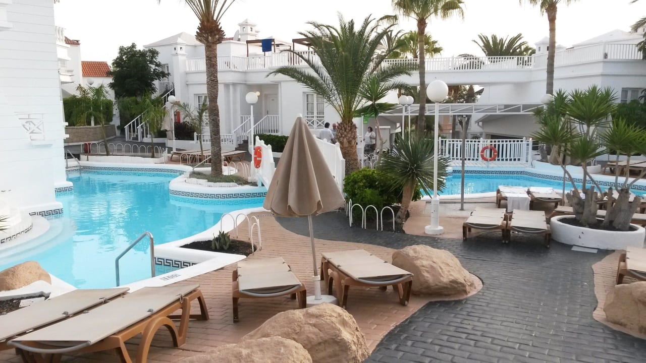 Ein Pool von vielen mit 2 Meter Wassertiefe Los Olivos Beach Resort