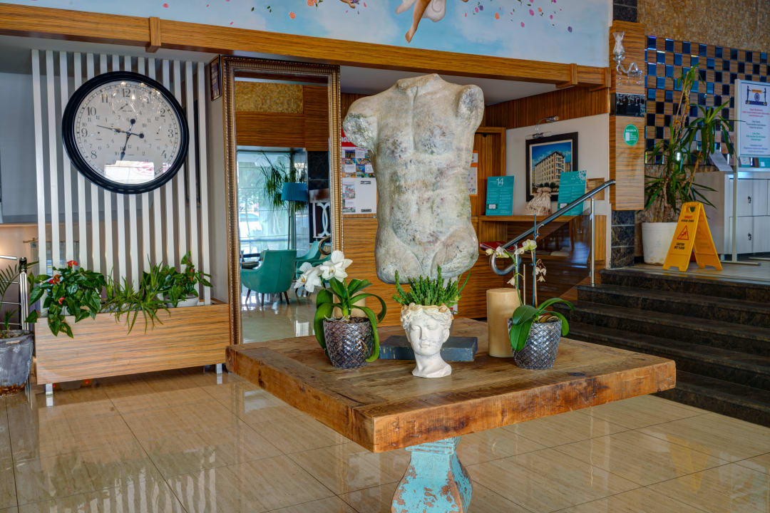 Lobby Parador Beach Hotel