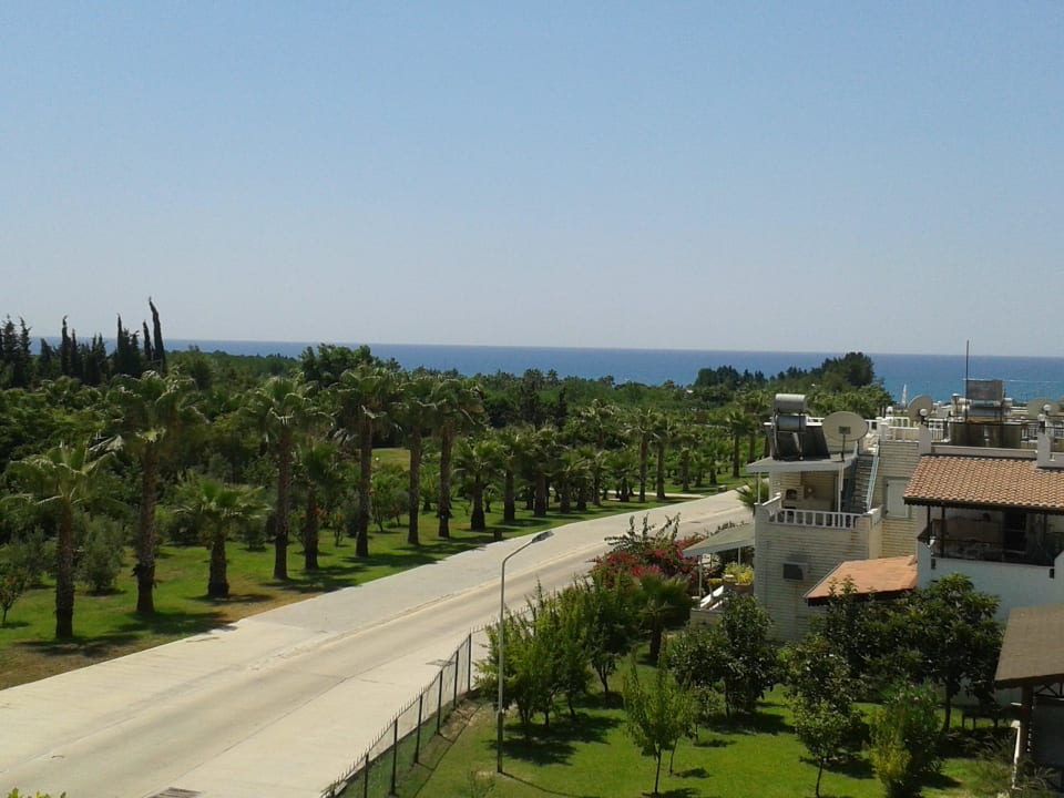 Weg zum Strand ca 7min Club Grand Aqua