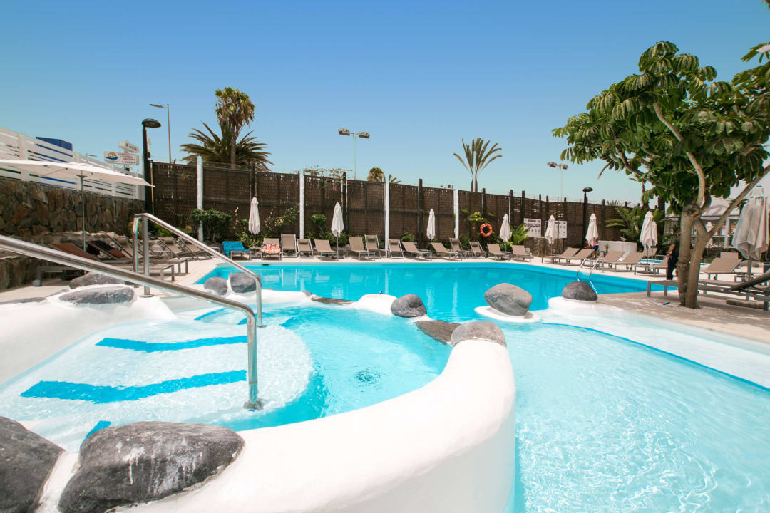 Piscina Hotel LIVVO Anamar Suites
