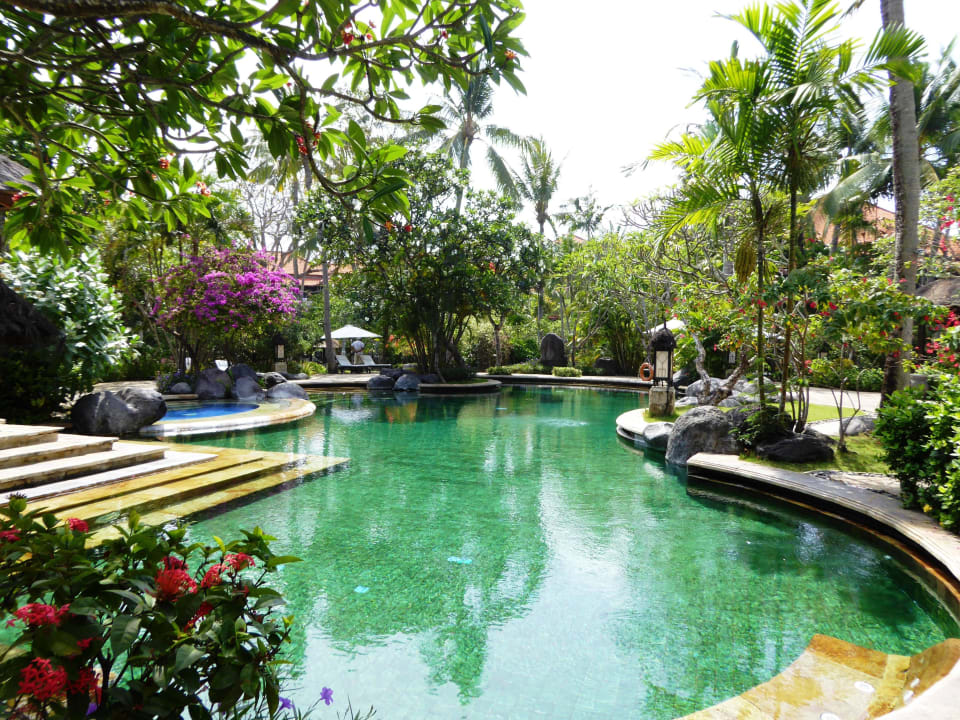 Romantischer Gardenpool The Royal Beach Seminyak Bali - MGallery Collection