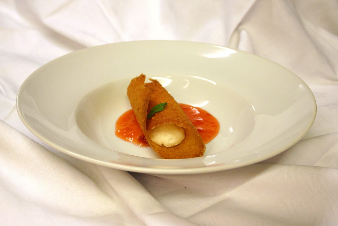 Topfenmousse in Mandelhippe Panoramapension Etschblick