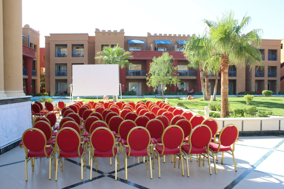 Zum Fußball schauen Hotel Titanic Palace