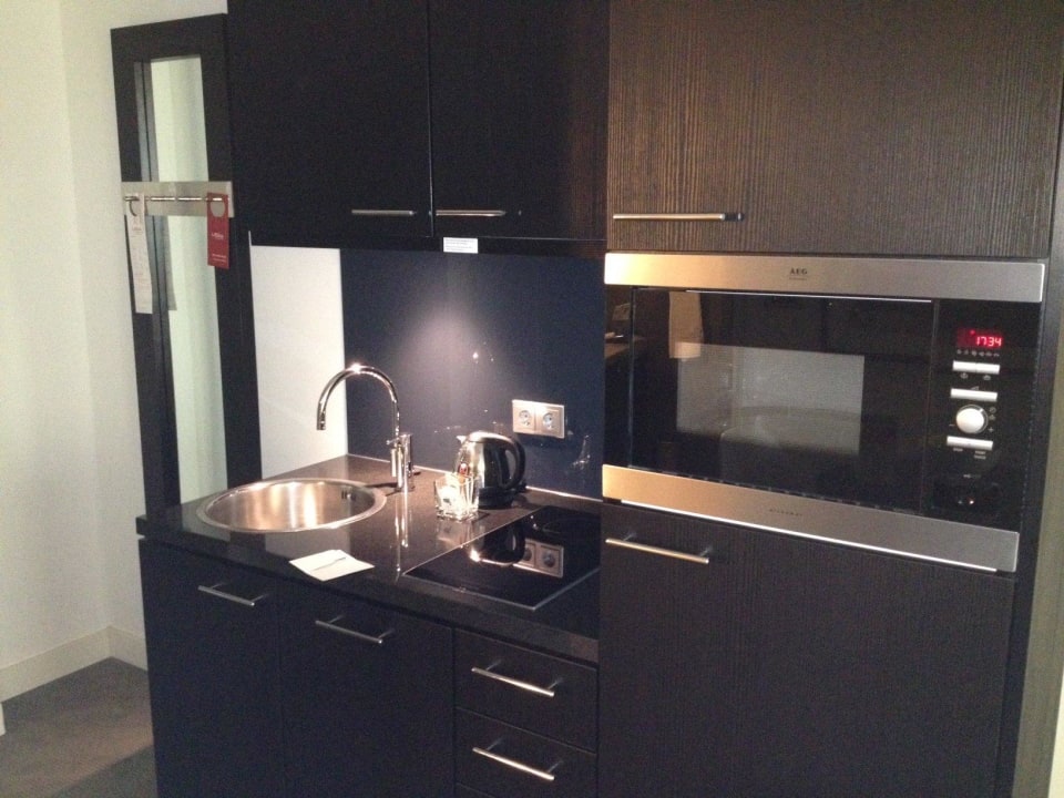 Küchenzeile Adina Apartment Hotel Berlin Hackescher Markt