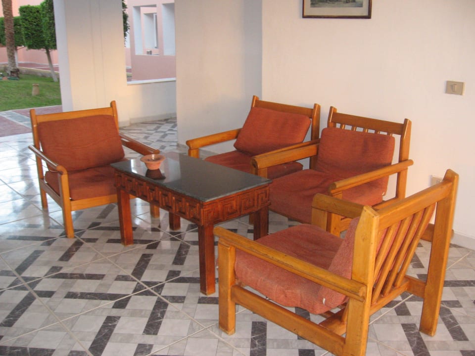 Kleine Sitzecke Nebengebäude Beach Albatros Resort