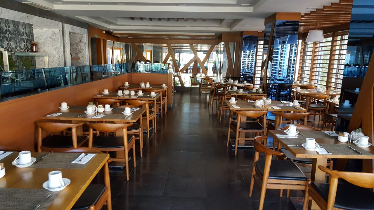 Frühstücksraum... DoubleTree by Hilton Kusadasi