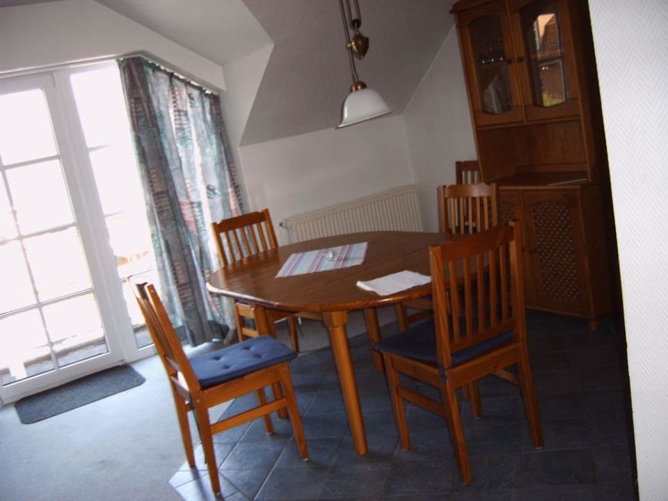 Wohnzimmer mit Esstisch Aparthotel Am Schloßpark