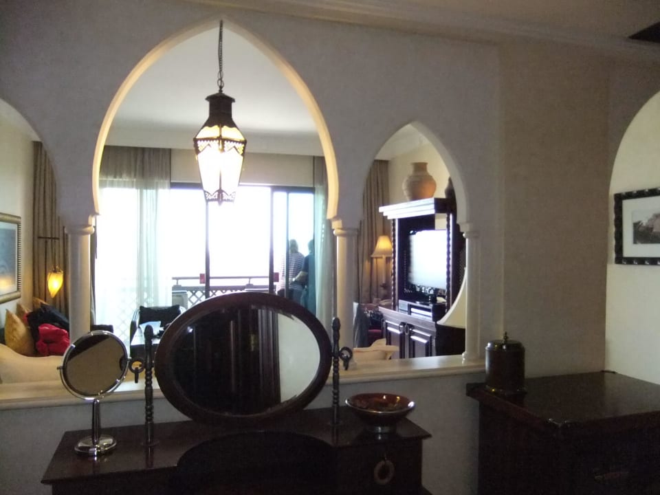 Blick vom Vorraum auf den Balkon Jumeirah Mina Al Salam