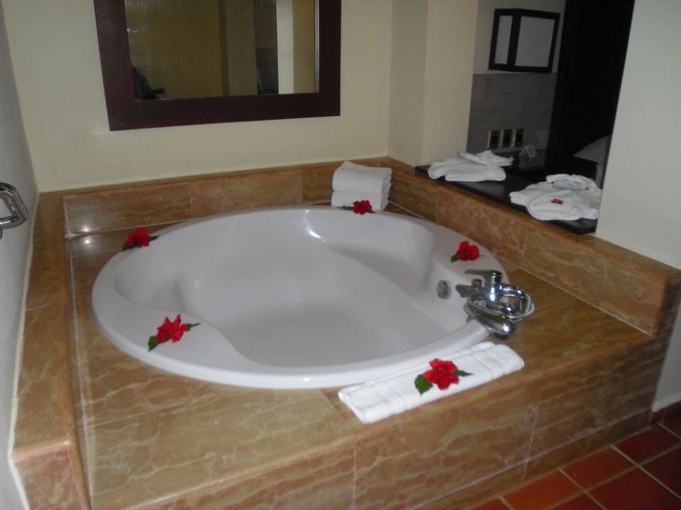Runde Badewanne im Zimmer Catalonia Royal Bavaro - Adults only
