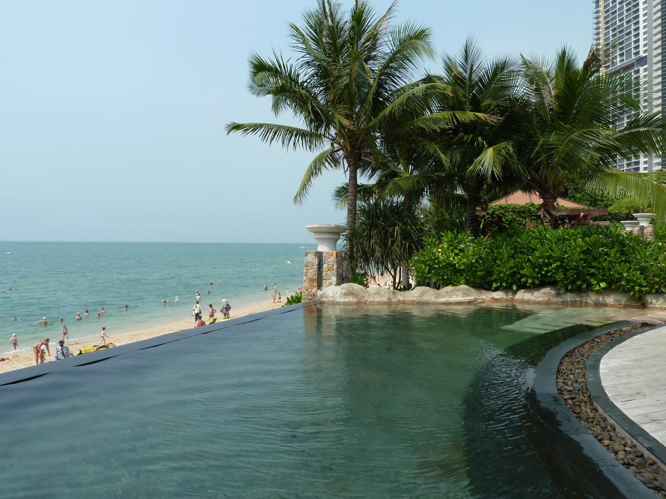 Pool direkt am Strand Centara Grand Mirage Beach Resort Pattaya