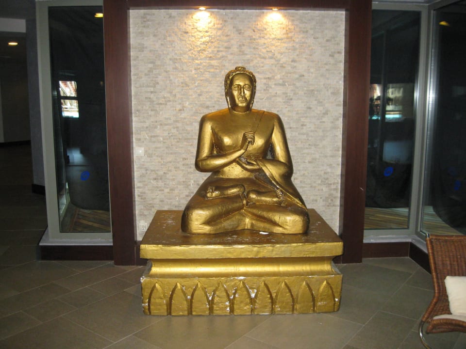 Steht vor dem Spa-Bereich Limak Lara Deluxe Hotel & Resort