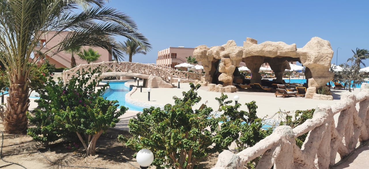 Gartenanlage Three Corners Happy Life Beach Resort