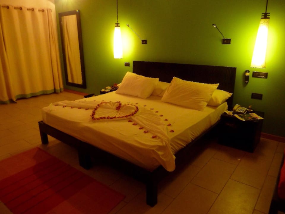 Beach Villa Vilamendhoo Island Resort & Spa
