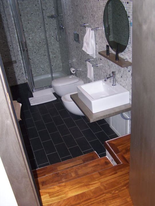 Blick ins Badezimmer BB Hotels Navigli