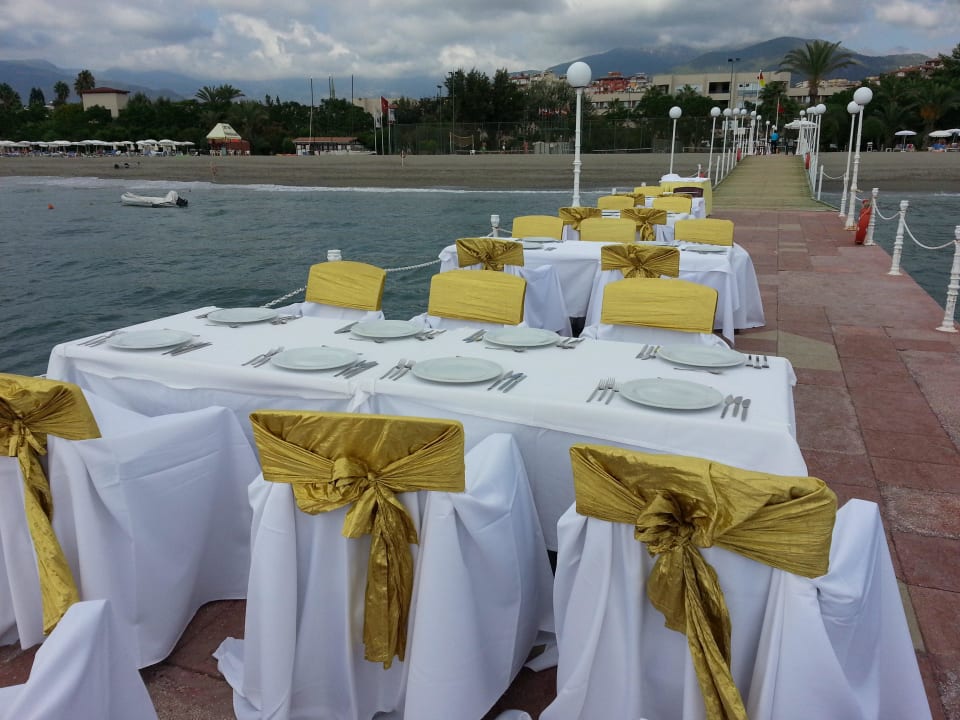 Auf dem Steg ein Romantisches Essen Labranda Alantur Resort