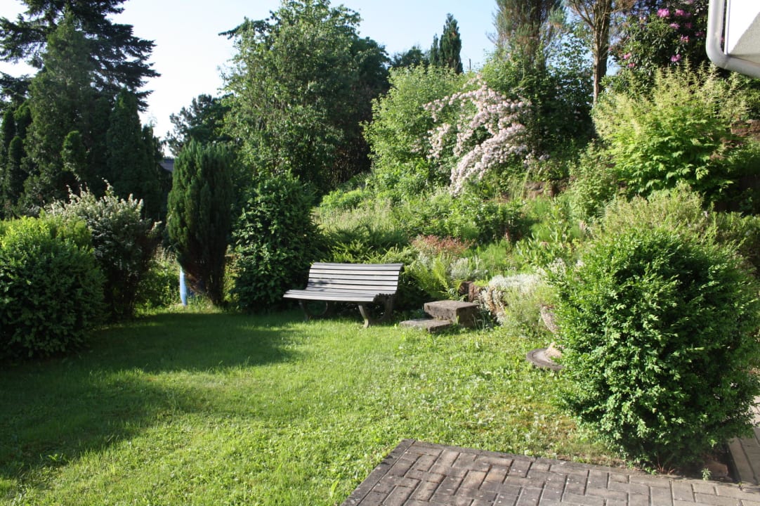 Garten mit Bank Gästehaus Büttner