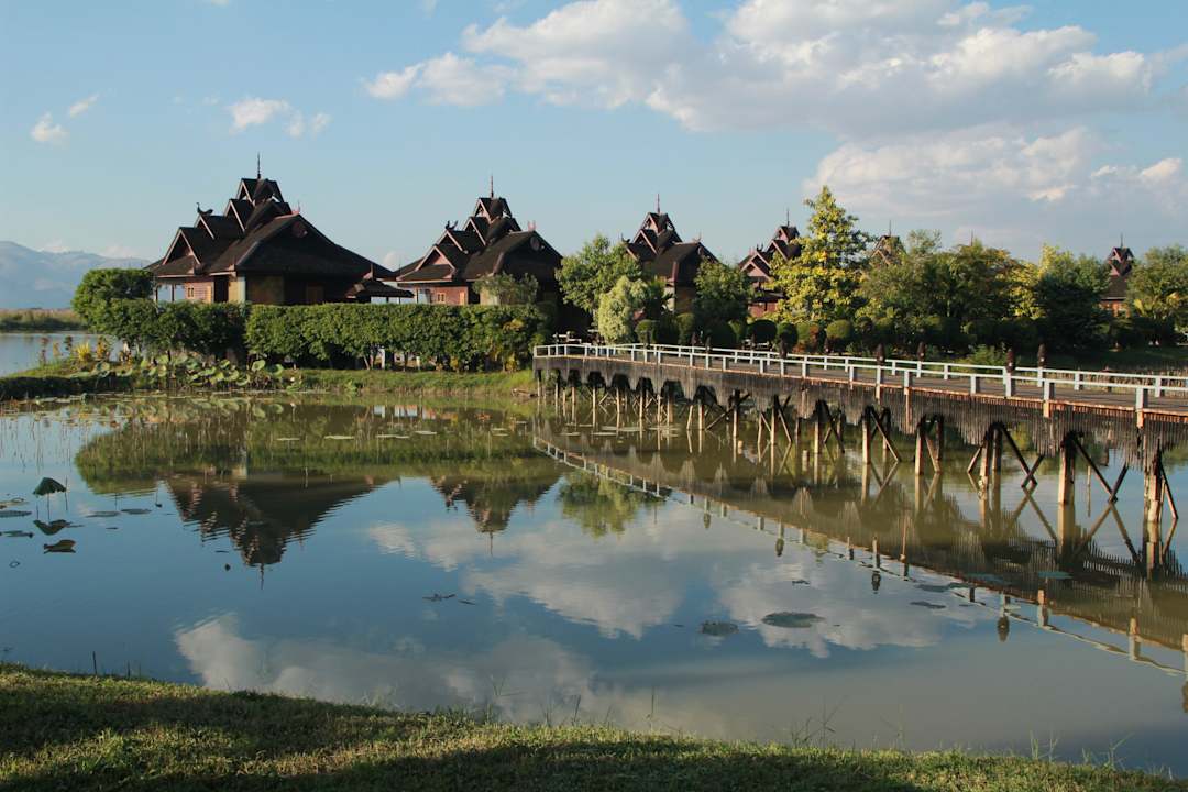 Inle Resort Blick auf die Villen in der 1. Reihe Hotel Inle Resort