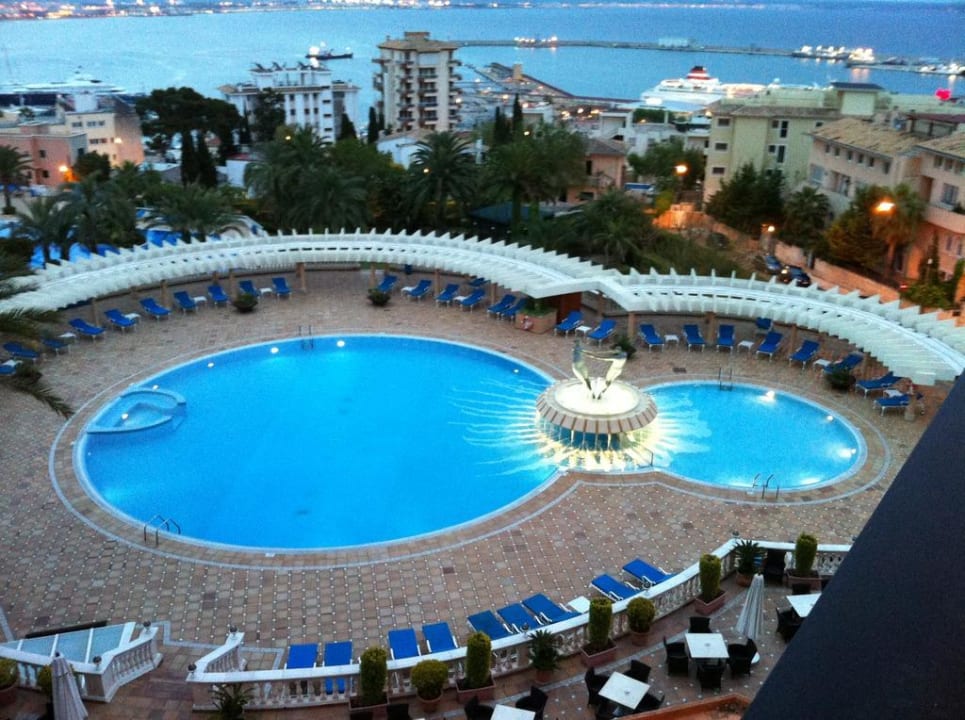 Pool am Abend GPRO Valparaiso Palace & Spa