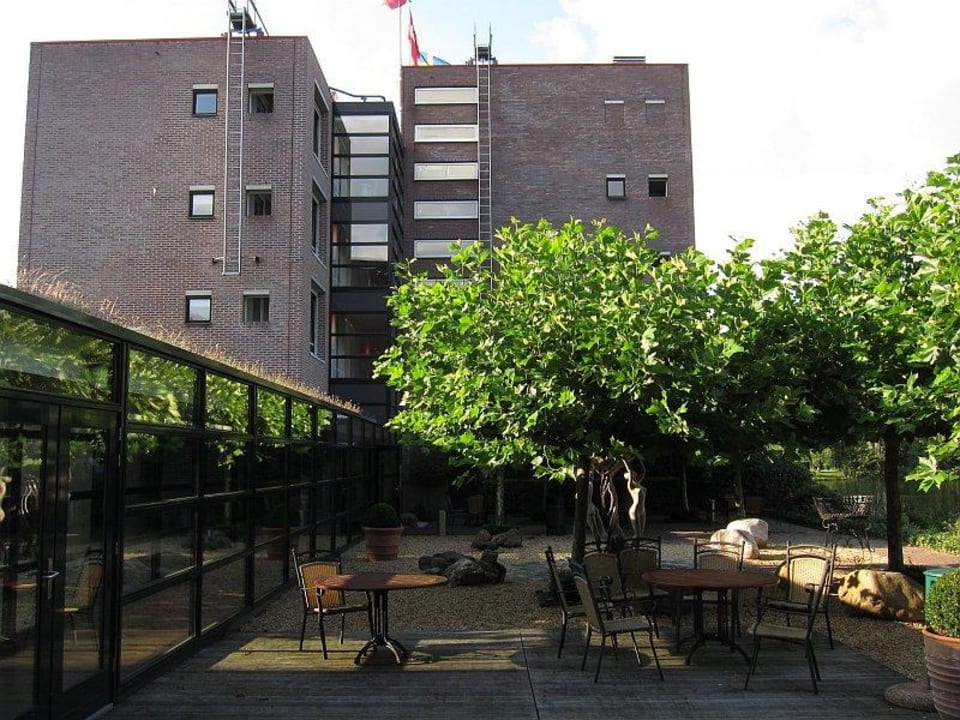 Sitzbereich auf der Gartenseite Hotel Mitland