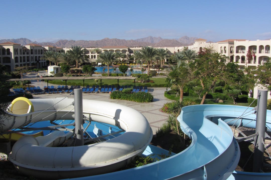 Gesamtansicht von den großen Wasserrutschen aus Jaz Mirabel Park & Club