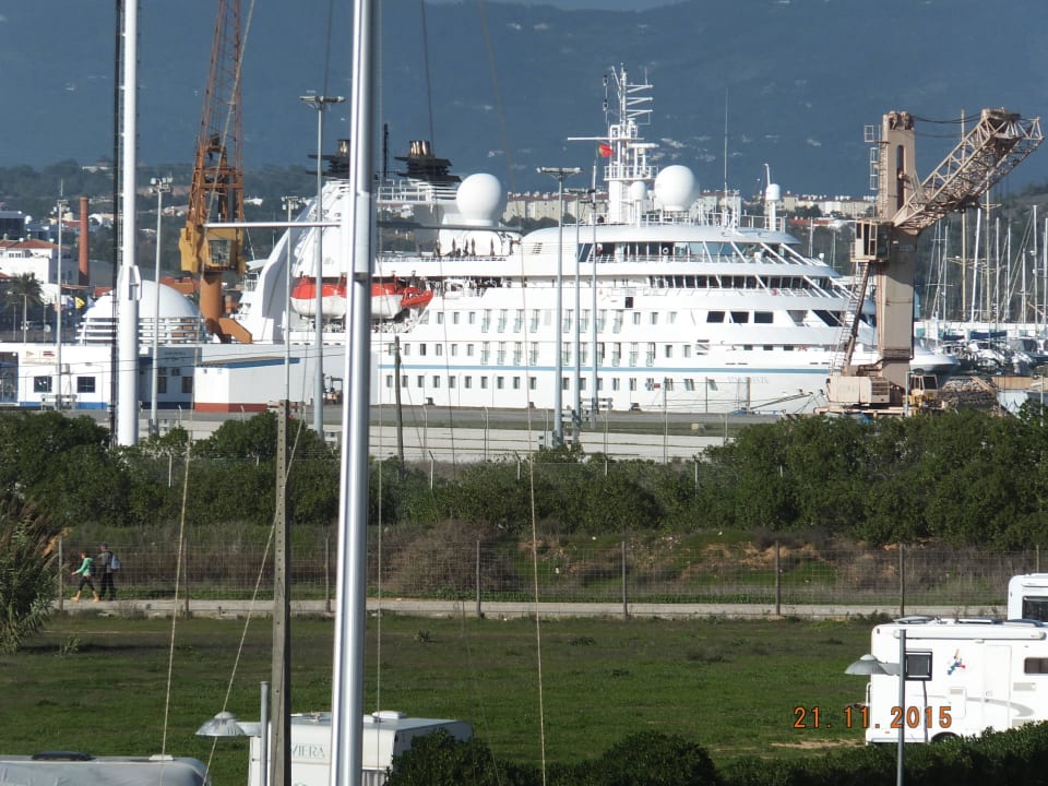 Blick zum Kreutzfahrtschiffs Anleger NH Marina Portimão Resort