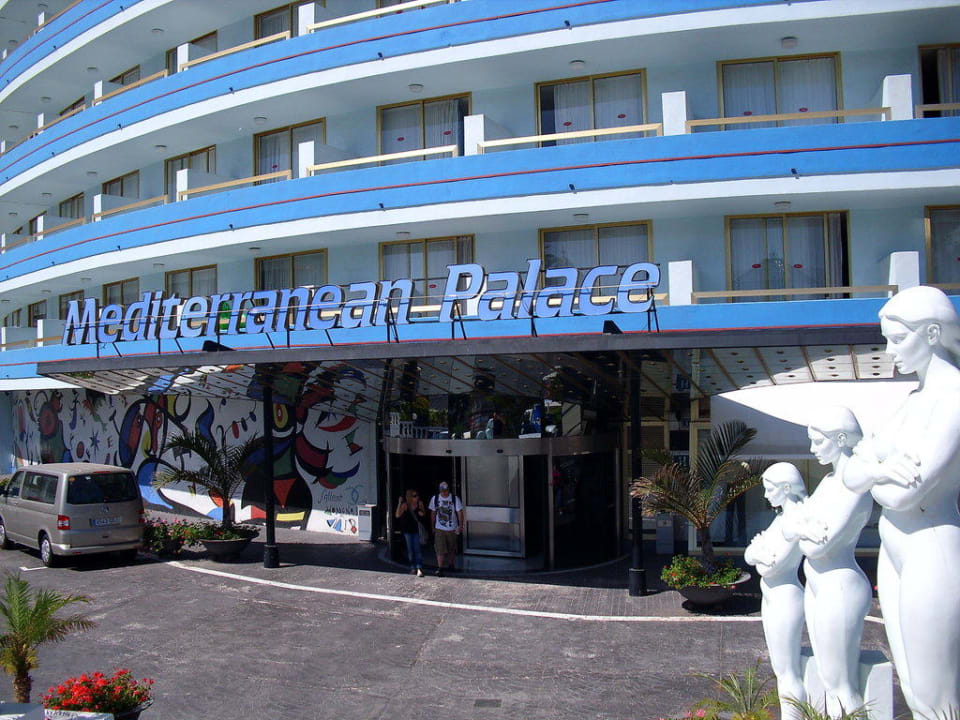 Außenansicht Straßenseite Mediterranean Palace Hotel