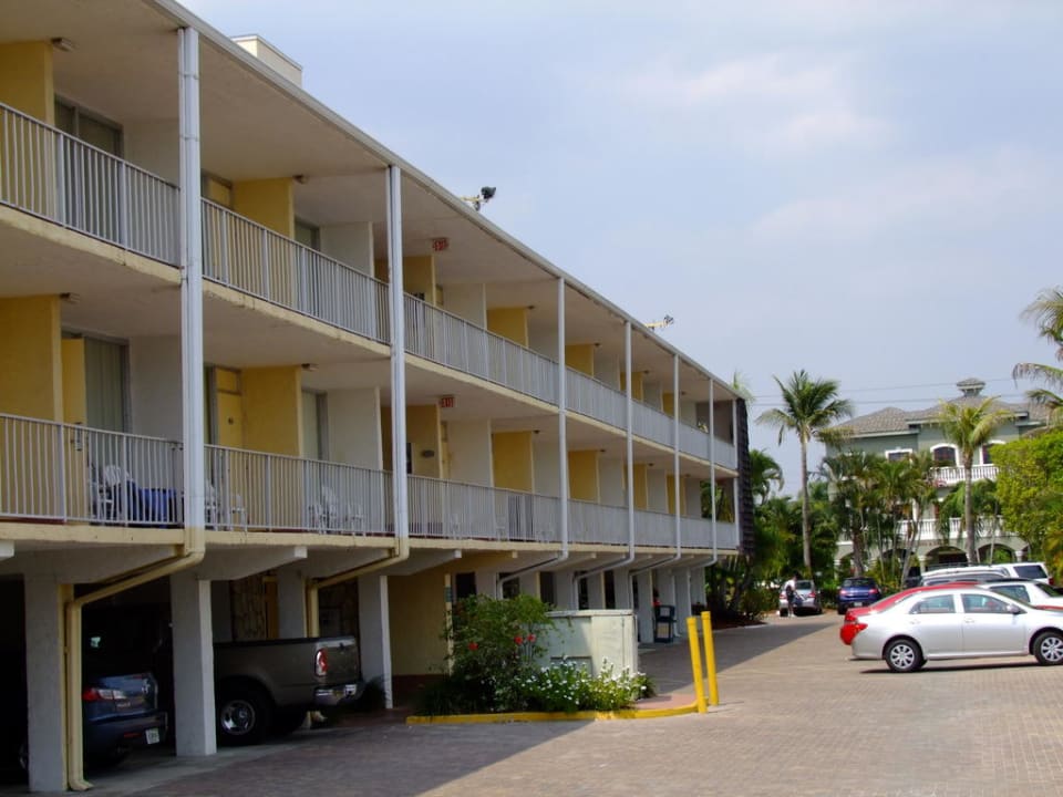 Außenansicht Hotel Outrigger Beach Resort