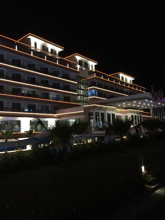 Abends mit Beleuchtung Side Sunport Hotel & Spa