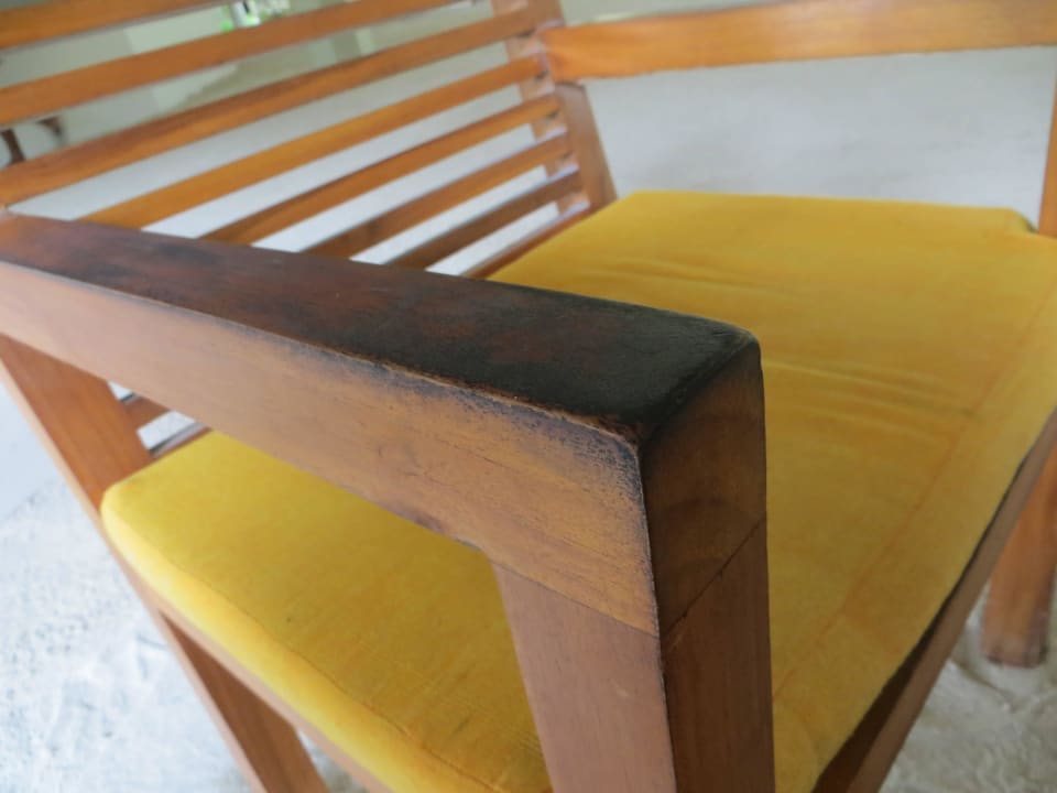 Absolut verdreckte und klebrige Sitzlehnen Adaaran Select Hudhuran Fushi - Premium All Inclusive