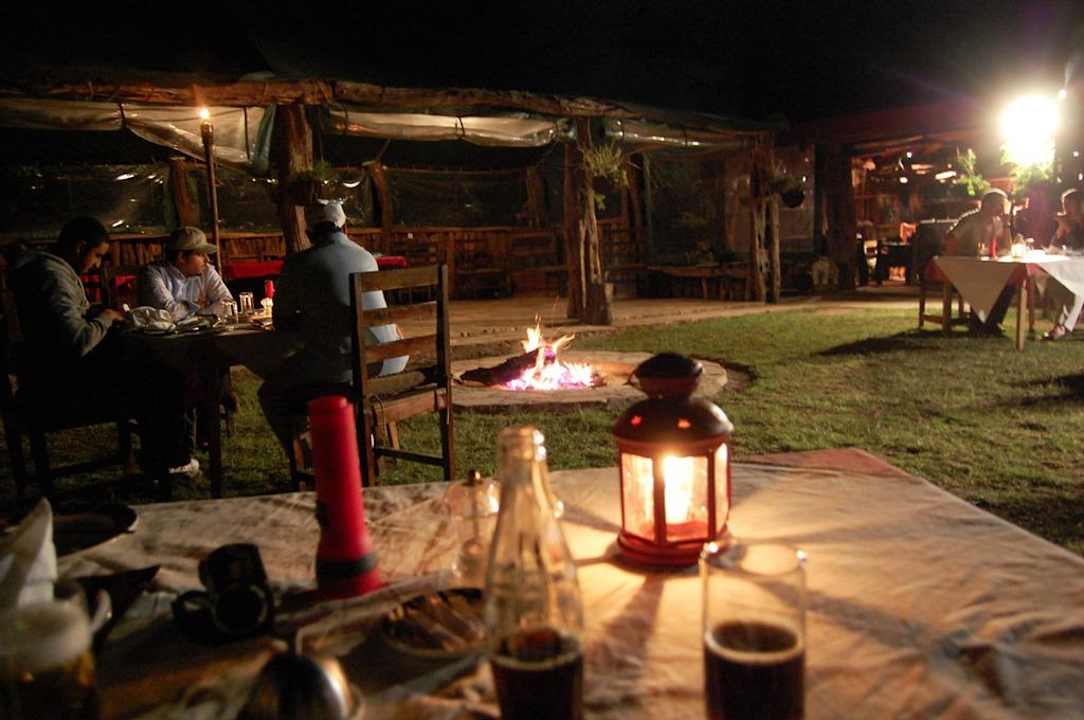 Essen am Lagerfeuer Royal Mara Safari Lodge