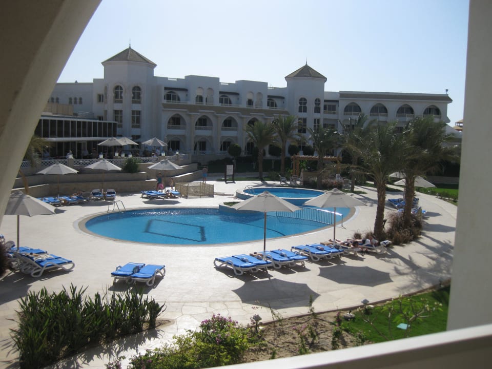Blick vom Balkon über'n kleinen Pool Old Palace Resort Sahl Hasheesh