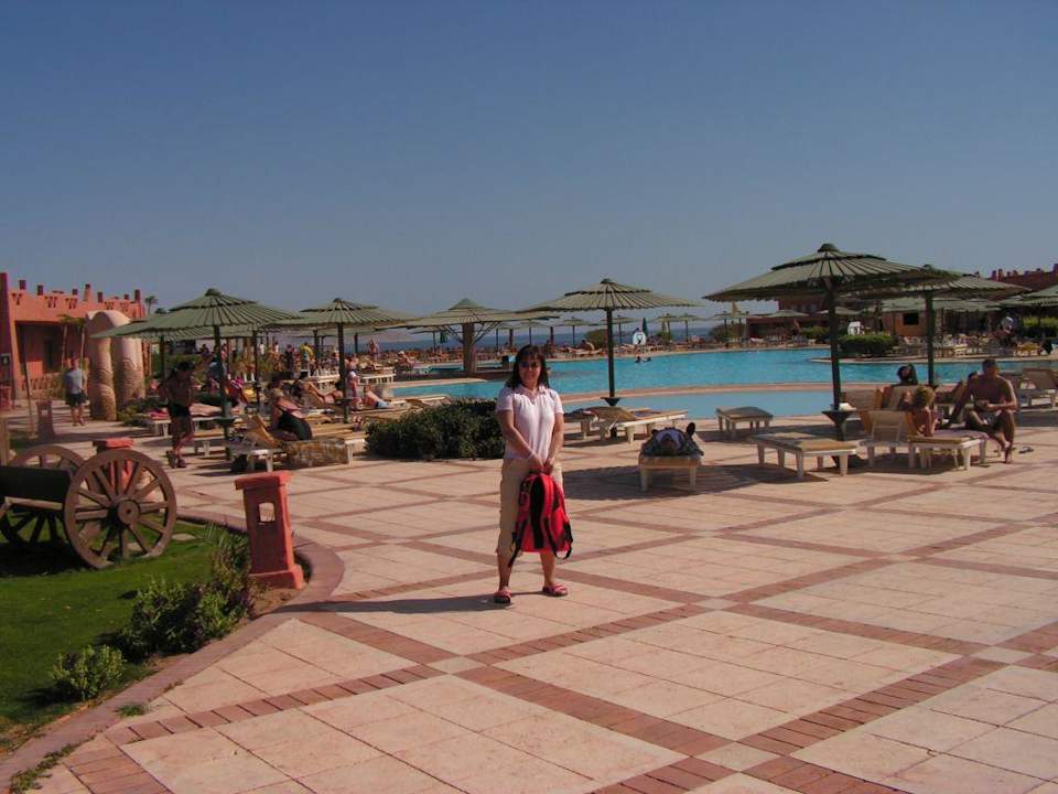 2.Pool Hotel Hauza Beach Resort