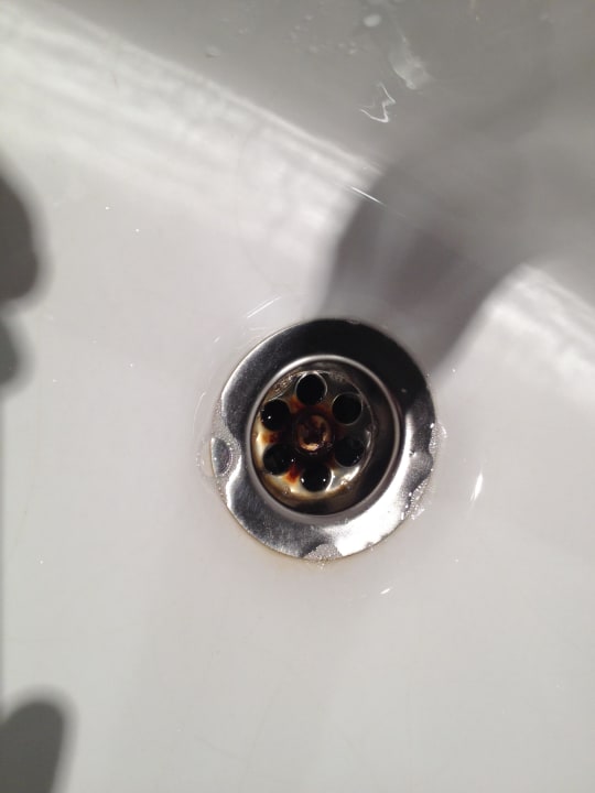 Verrosteter,dreckiger Siffon Le Jardin Aqua Park Resort