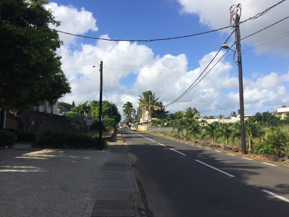 Straße vor dem Hotel Veranda Pointe aux Biches Hotel