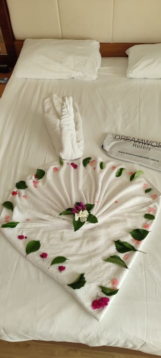 Zimmer Dream World Aqua Hotel