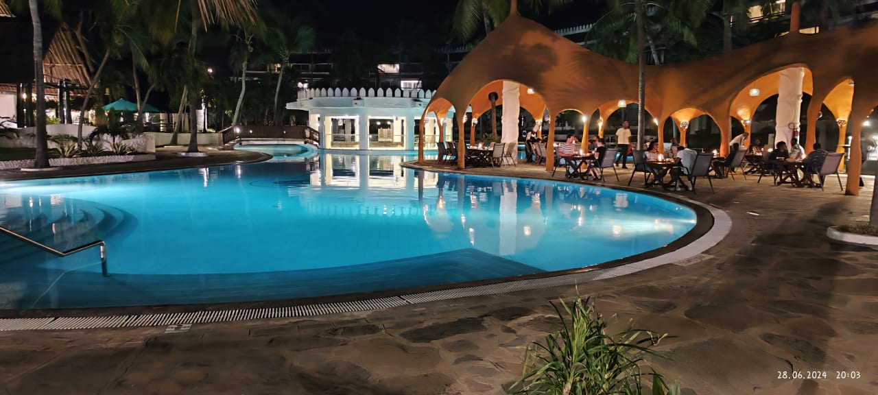 Pool Hotel Southern Palms Beach Resort