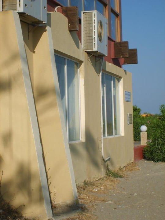 Blick vom Strand auf das Hotel Sunshine Rhodes