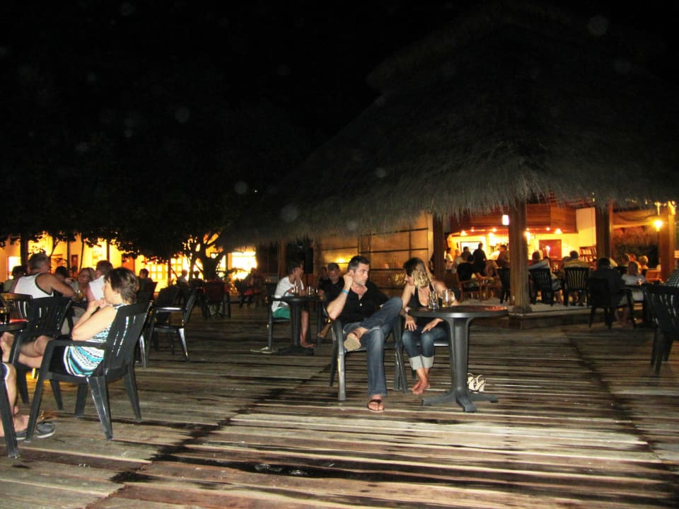 Beachbar bei Nacht Adaaran Club Rannalhi - All Inclusive